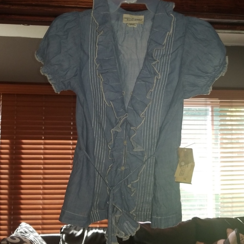 Short sleeved ruffled shirt